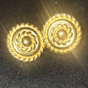 VINTAGE MONET GOLD TONED ROPE DESIGN CLIP ON EARRINGS